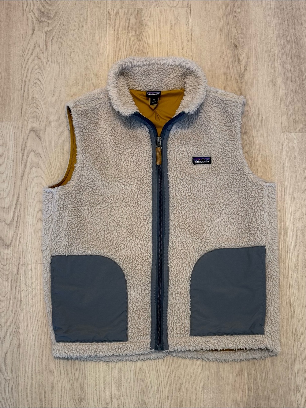 Kids' Retro-X® Fleece Vest.
Boys Size 14 XL Natural/Gray
Excellent Condition.